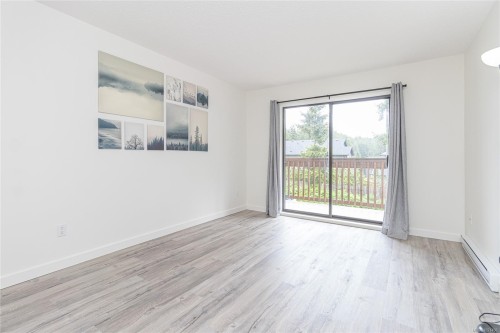310-4724 Uplands Dr, Nanaimo, BC - Indoor Photo Showing Other Room