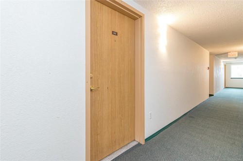 310-4724 Uplands Dr, Nanaimo, BC - Indoor Photo Showing Other Room