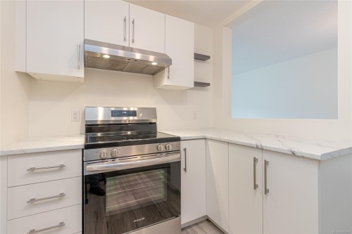 310-4724 Uplands Dr, Nanaimo, BC - Indoor Photo Showing Kitchen
