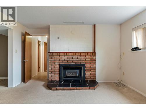 1160 Lakeshore Road Ne, Salmon Arm, BC - Indoor Photo Showing Living Room With Fireplace