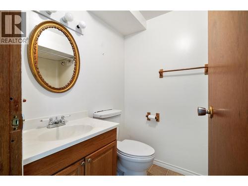 1160 Lakeshore Road Ne, Salmon Arm, BC - Indoor Photo Showing Bathroom
