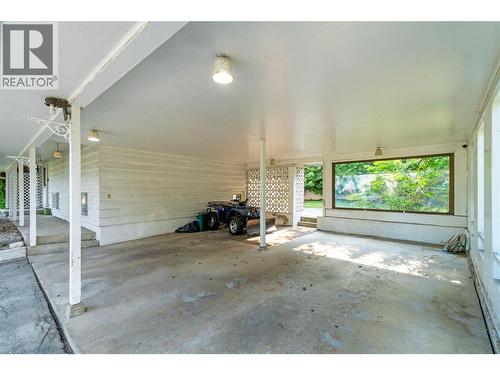 1160 Lakeshore Road Ne, Salmon Arm, BC - Indoor Photo Showing Garage