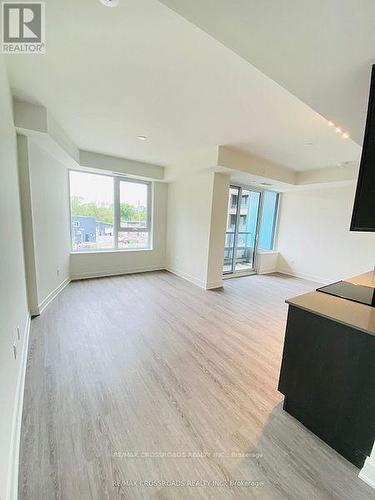 Living / Dining Area - 219 - 185 Deerfield Road, Newmarket, ON - Indoor