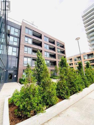 219 - 185 Deerfield Road, Newmarket, ON - Outdoor