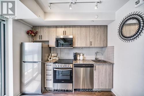 334 - 20 Meadowglen Place, Toronto, ON - Indoor Photo Showing Kitchen