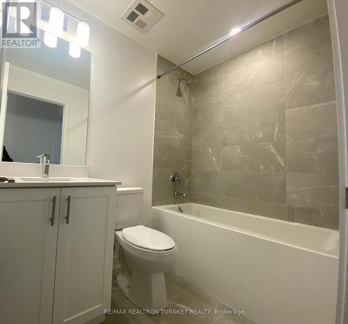 4-pc Bathroom - 305 - 705 Davis Drive, Newmarket, ON - Indoor Photo Showing Bathroom