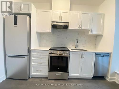 Ceramic Backsplash - 305 - 705 Davis Drive, Newmarket, ON - Indoor Photo Showing Kitchen