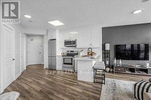 1908 - 2240 Lake Shore Boulevard W, Toronto, ON - Indoor Photo Showing Kitchen With Stainless Steel Kitchen