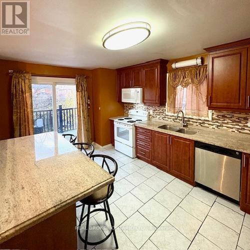 Kitchen - 63 Acadian Heights, Brampton, ON 