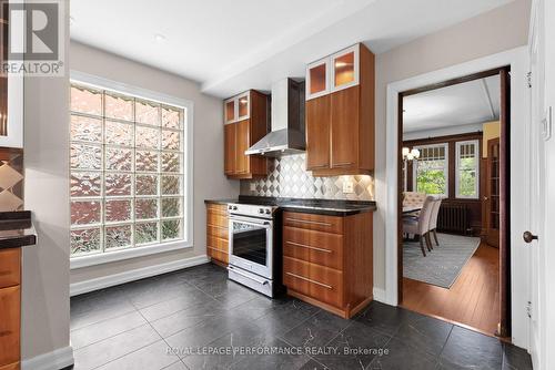 345 Third Avenue, Ottawa, ON - Indoor Photo Showing Kitchen