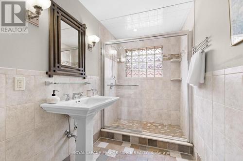 345 Third Avenue, Ottawa, ON - Indoor Photo Showing Bathroom