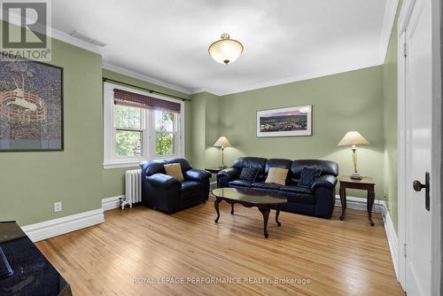 345 Third Avenue, Ottawa, ON - Indoor Photo Showing Living Room