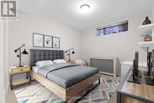 345 Third Avenue, Ottawa, ON - Indoor Photo Showing Bedroom