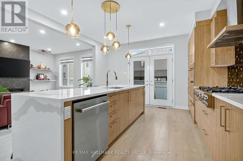 720 Cappamore Drive, Ottawa, ON - Indoor Photo Showing Kitchen With Upgraded Kitchen