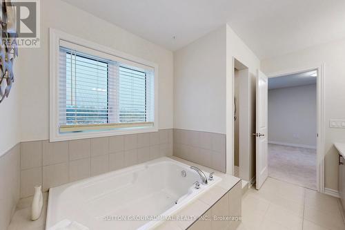 36 Hillcroft Way, Kawartha Lakes, ON - Indoor Photo Showing Bathroom