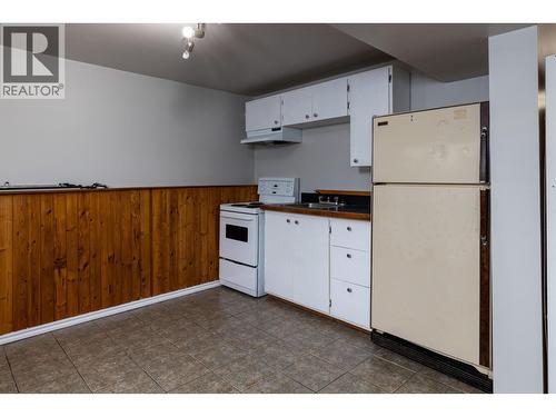 4821 Park Avenue, Terrace, BC - Indoor Photo Showing Kitchen