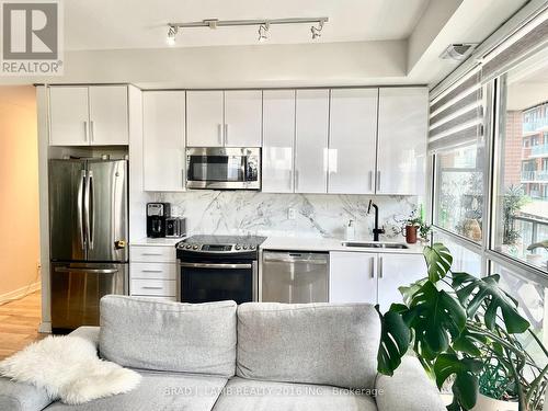327 - 20 Bruyeres Mews, Toronto, ON - Indoor Photo Showing Kitchen