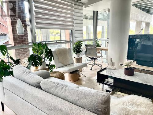 327 - 20 Bruyeres Mews, Toronto, ON - Indoor