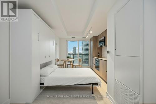 1011 - 120 Broadway Avenue, Toronto, ON - Indoor Photo Showing Bedroom
