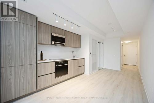 1011 - 120 Broadway Avenue, Toronto, ON - Indoor Photo Showing Kitchen