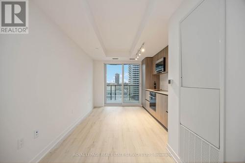 1011 - 120 Broadway Avenue, Toronto, ON - Indoor