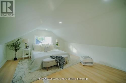 11 East 25Th Street, Hamilton, ON - Indoor Photo Showing Bedroom