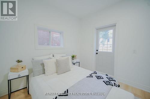 11 East 25Th Street, Hamilton, ON - Indoor Photo Showing Bedroom