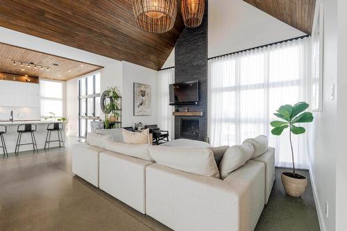 Salon - 1488 Rue Alice-Campbell, Sherbrooke (Les Nations), QC - Indoor With Fireplace