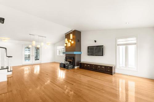 Living room - 7645 Place Monseigneur-C.-E.-Bourgeois, Trois-Rivières, QC - Indoor Photo Showing Living Room