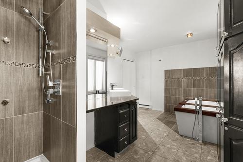 Bathroom - 7645 Place Monseigneur-C.-E.-Bourgeois, Trois-Rivières, QC - Indoor Photo Showing Bathroom