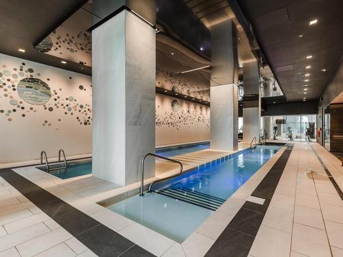 Pool - 2305-1020 Rue De La Montagne, Montréal (Ville-Marie), QC - Indoor Photo Showing Other Room With In Ground Pool