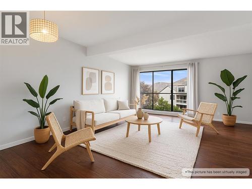 137 Mcgill Road Unit# 91, Kamloops, BC - Indoor Photo Showing Living Room
