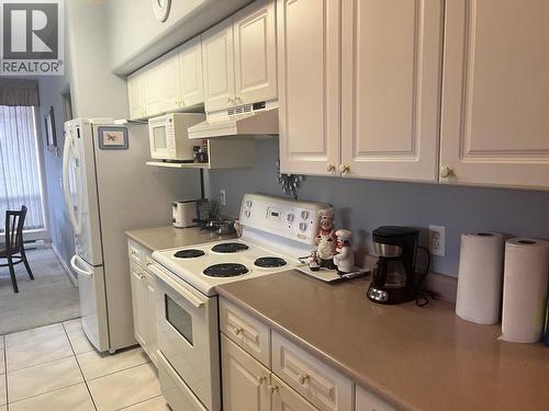 3221 Centennial Drive Unit# 401, Vernon, BC - Indoor Photo Showing Kitchen