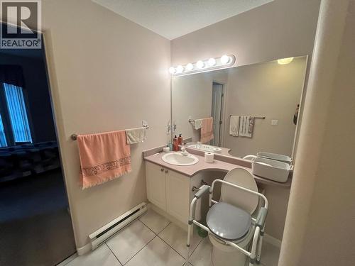 3221 Centennial Drive Unit# 401, Vernon, BC - Indoor Photo Showing Bathroom