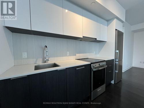 1021 - 31 Tippett Road, Toronto, ON - Indoor Photo Showing Kitchen