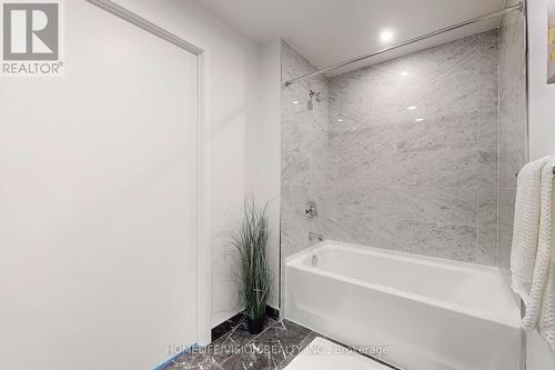 1211 - 50 Oneill Road, Toronto, ON - Indoor Photo Showing Bathroom