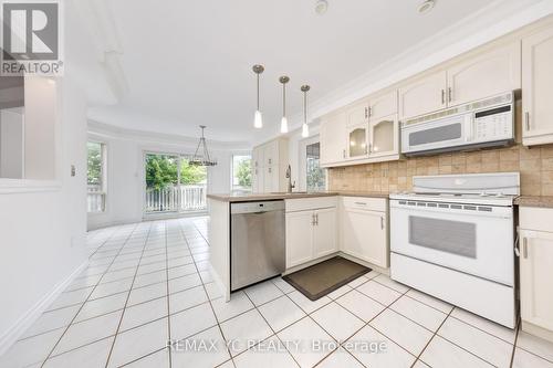 896 Darwin Drive, Pickering, ON - Indoor Photo Showing Kitchen