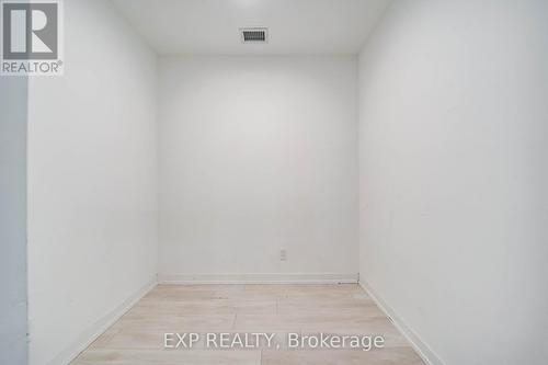 D328 - 8 Beverley Glen Boulevard, Vaughan, ON - Indoor Photo Showing Other Room