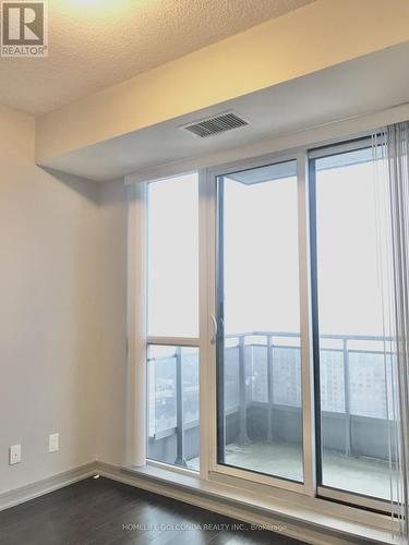 1905 - 9201 Yonge Street, Richmond Hill, ON - Indoor Photo Showing Other Room