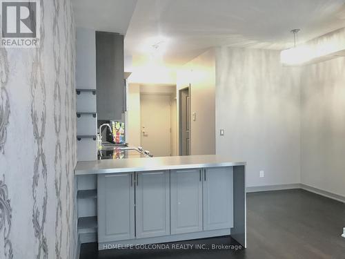 1905 - 9201 Yonge Street, Richmond Hill, ON - Indoor Photo Showing Bathroom
