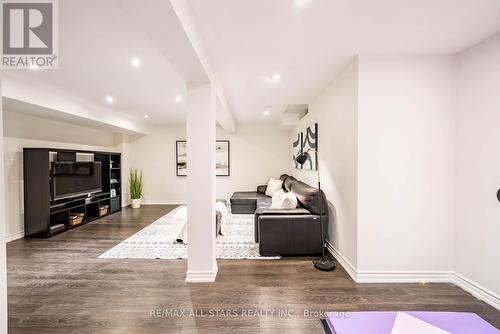 54 Gladys Clarkson Drive, Whitchurch-Stouffville, ON - Indoor Photo Showing Living Room