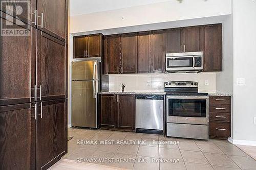 830 - 830 Lawrence Avenue, Toronto, ON - Indoor Photo Showing Kitchen