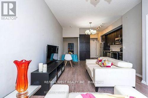 830 - 830 Lawrence Avenue, Toronto, ON - Indoor