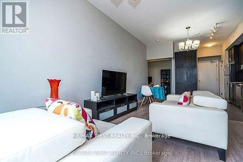 830 - 830 Lawrence Avenue, Toronto, ON - Indoor