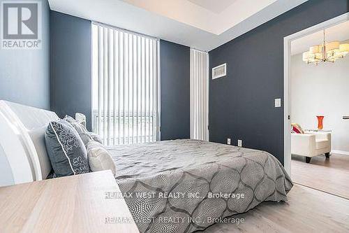 830 - 830 Lawrence Avenue, Toronto, ON - Indoor Photo Showing Bedroom