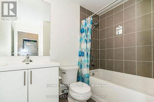 830 - 830 Lawrence Avenue, Toronto, ON - Indoor Photo Showing Bathroom