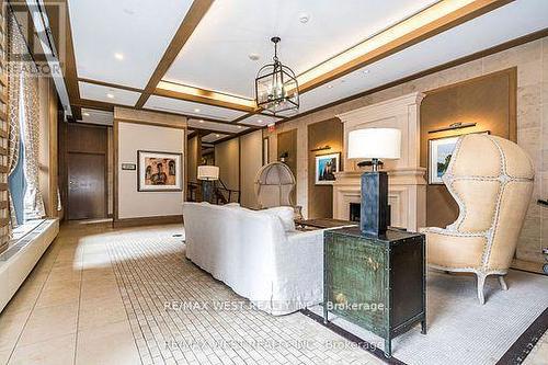 830 - 830 Lawrence Avenue, Toronto, ON - Indoor