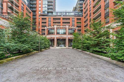830 - 830 Lawrence Avenue, Toronto, ON - Outdoor