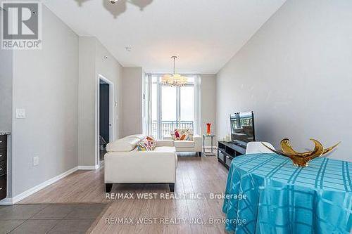 830 - 830 Lawrence Avenue, Toronto, ON - Indoor Photo Showing Other Room