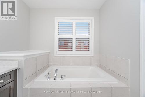 278 Gleave Terrace, Milton, ON - Indoor Photo Showing Bathroom